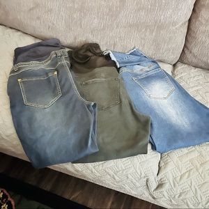 Lot of maternity jeans